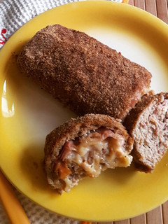 Foto di Polpettone di carne macinata e patate con cuore filante