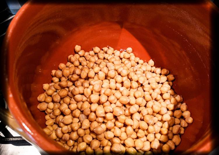 Ceci cotti nel coccio (terracotta)