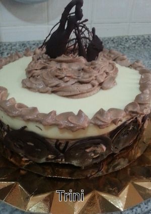 Foto principal de Tarta de mousse de chocolate blanco y capuccino al caramelo