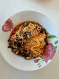 Noodles αυγού με sweet chili σάλτσα, μανιτάρια και γλυκοκολοκύθα