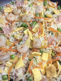 Una foto de Arroz chino tres delicias 🥢🍚