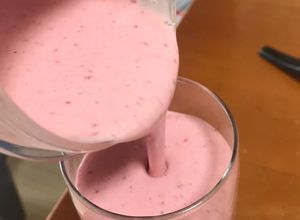 Hình của món Sinh tố Dâu Tây chuối.