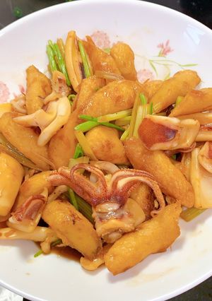 醬炒花枝芹菜甜不辣 的食譜成品照片