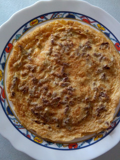 Una foto de Tortilla carne picada y queso Mozzarella