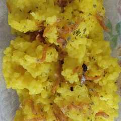 A picture of MPASI 10 Bulan Nasi kuning teri.