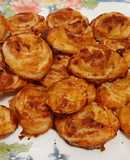 Bollitos de hojaldre con mermelada de melocotón y canela