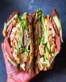 Bữa Sáng Nhanh Với Sandwich Trứng, Xúc Xích, Thịt Nguội