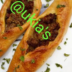 A picture of Canoe meat pie.