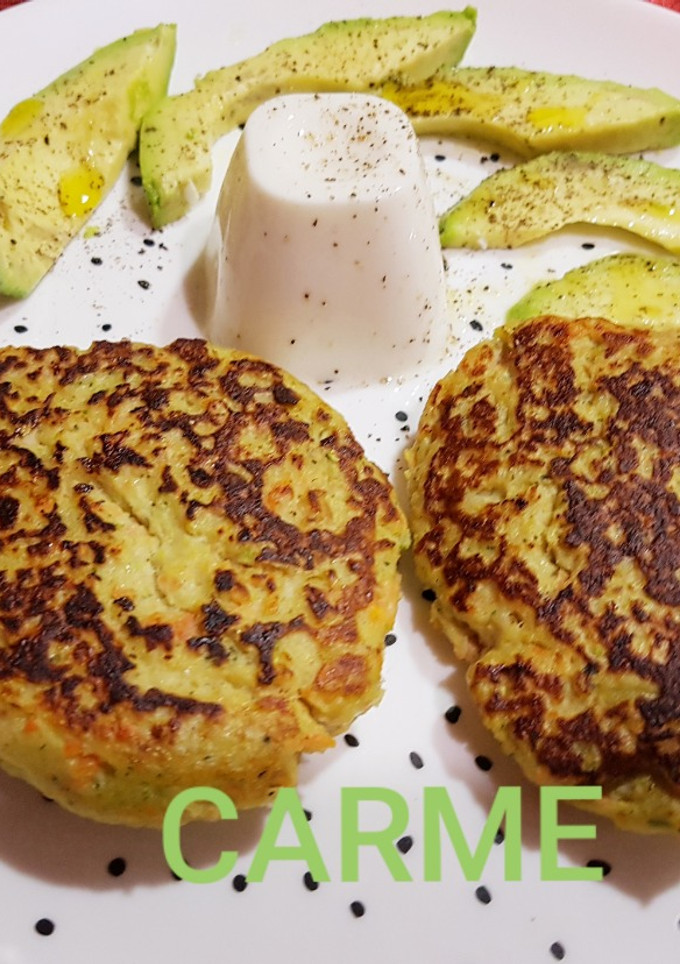 Una foto de Hamburguesas de pollo con calabacín y zanahoria