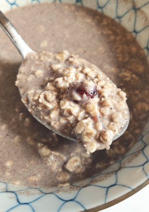 Une photo de Porridge au cacao cru