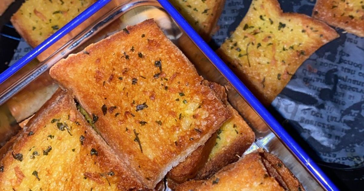 Garlic Bread (Kue Bawang Putih)