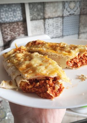 Csirkés enchilada chipsmorzsával recept fotója