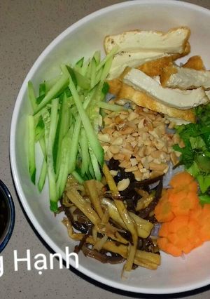 A picture of Vegetarian Vermicelli Noodle Salad (Bún Trộn Chay).