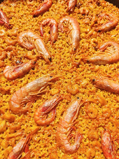 Una foto de Paella de marisco