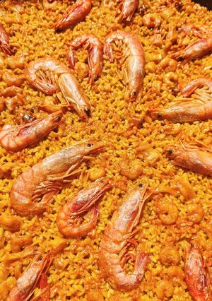 Una foto de Paella de marisco
