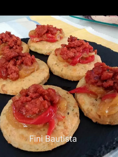 Una foto de Canapés de chorizo