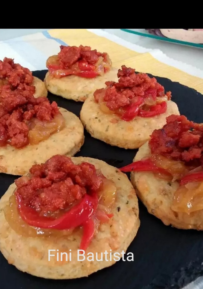 Una foto de Canapés de chorizo