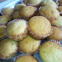 A picture of 50 pieces cupcakes.