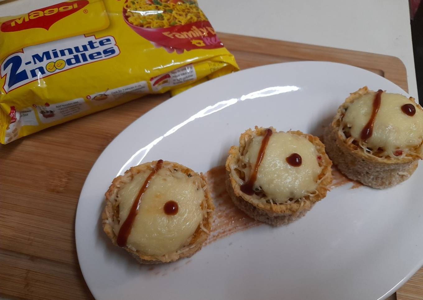 Cheesy Maggi Baskets