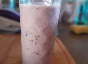 Una foto de Smoothie de uvas y duraznos