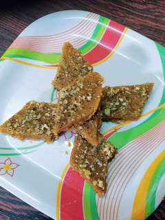 સુખડી(sukhdi Recipe In Gujarati) રેસીપી મુખ્ય ફોટો