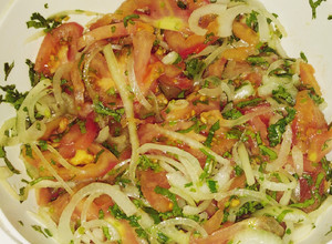 Una foto de Ensalada de Tomates con Cebolla