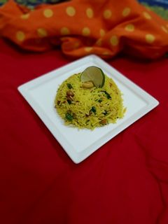 લેમન રાઈસ (Lemon Rice Recipe In Gujarati) રેસીપી મુખ્ય ફોટો