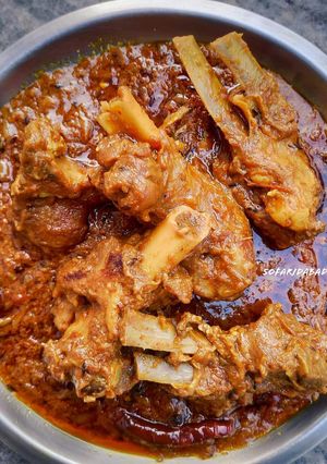A picture of Dhaba style mutton curry.