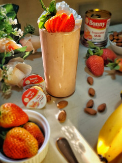 A picture of Strawberry banana smoothie.