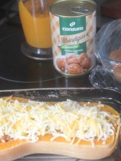 Una foto de Calabaza rellena de albóndigas de lata
