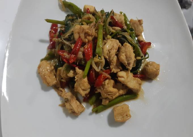 Resep Ayam Tumis Kangkung lezat Anti Gagal