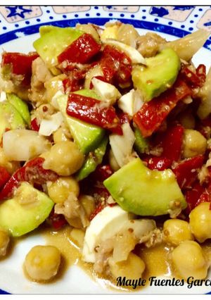 Una foto de Ensalada de garbanzos