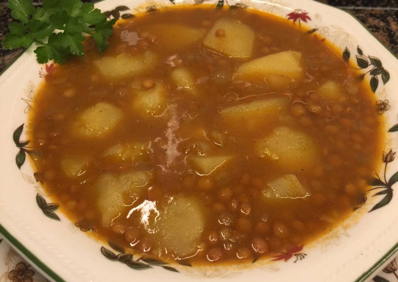 Patatas estofadas con lentejas al curry