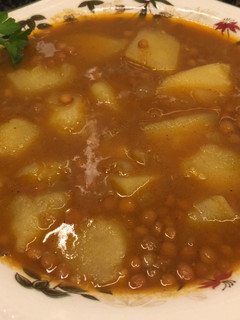 Una foto de Patatas estofadas con lentejas al curry