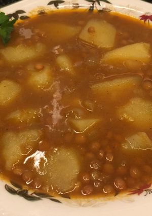 Foto principal de Patatas estofadas con lentejas al curry