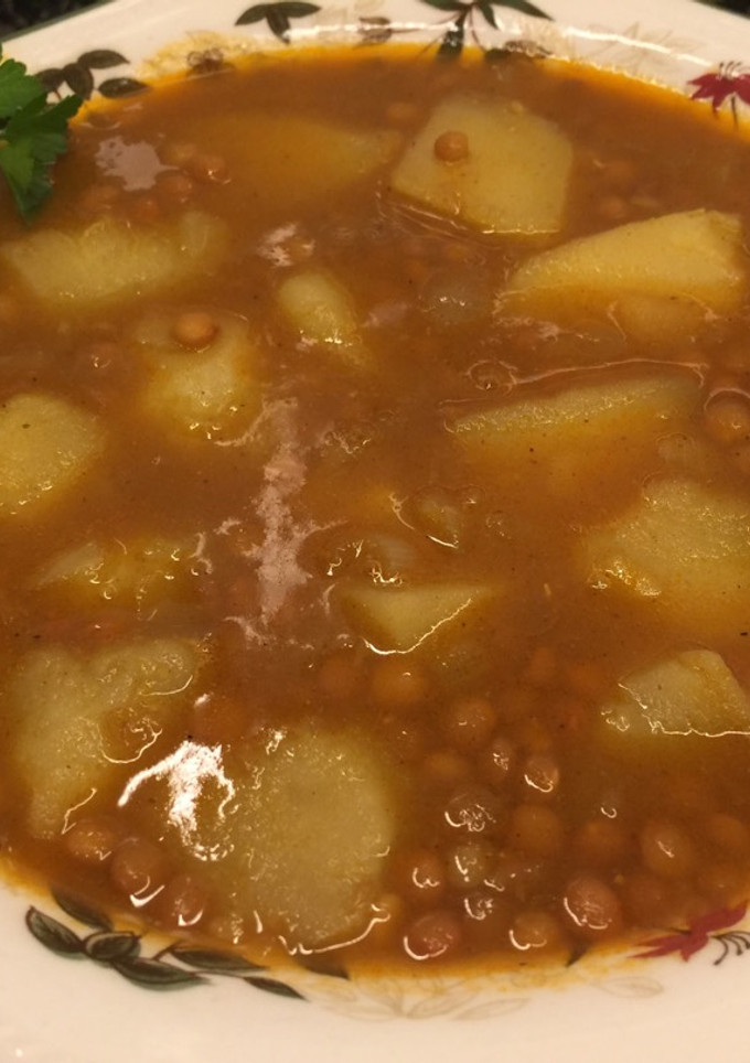 Una foto de Patatas estofadas con lentejas al curry