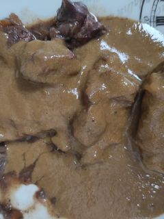 Una foto de Osobuco en salsa
