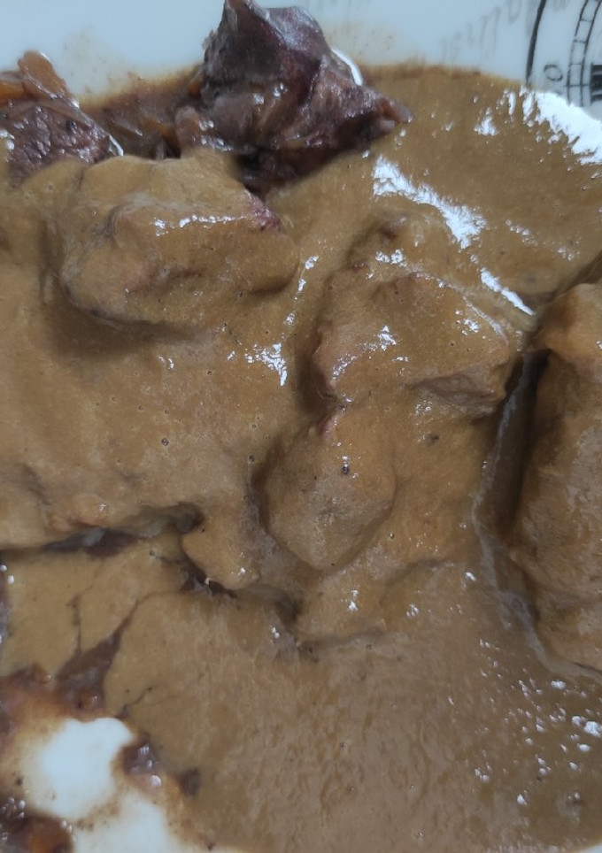 Una foto de Osobuco en salsa