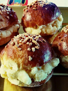 Una foto de Bollitos rellenos de crema pastelera