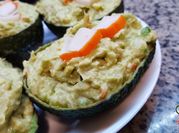Una foto de aguacates rellenos surimi