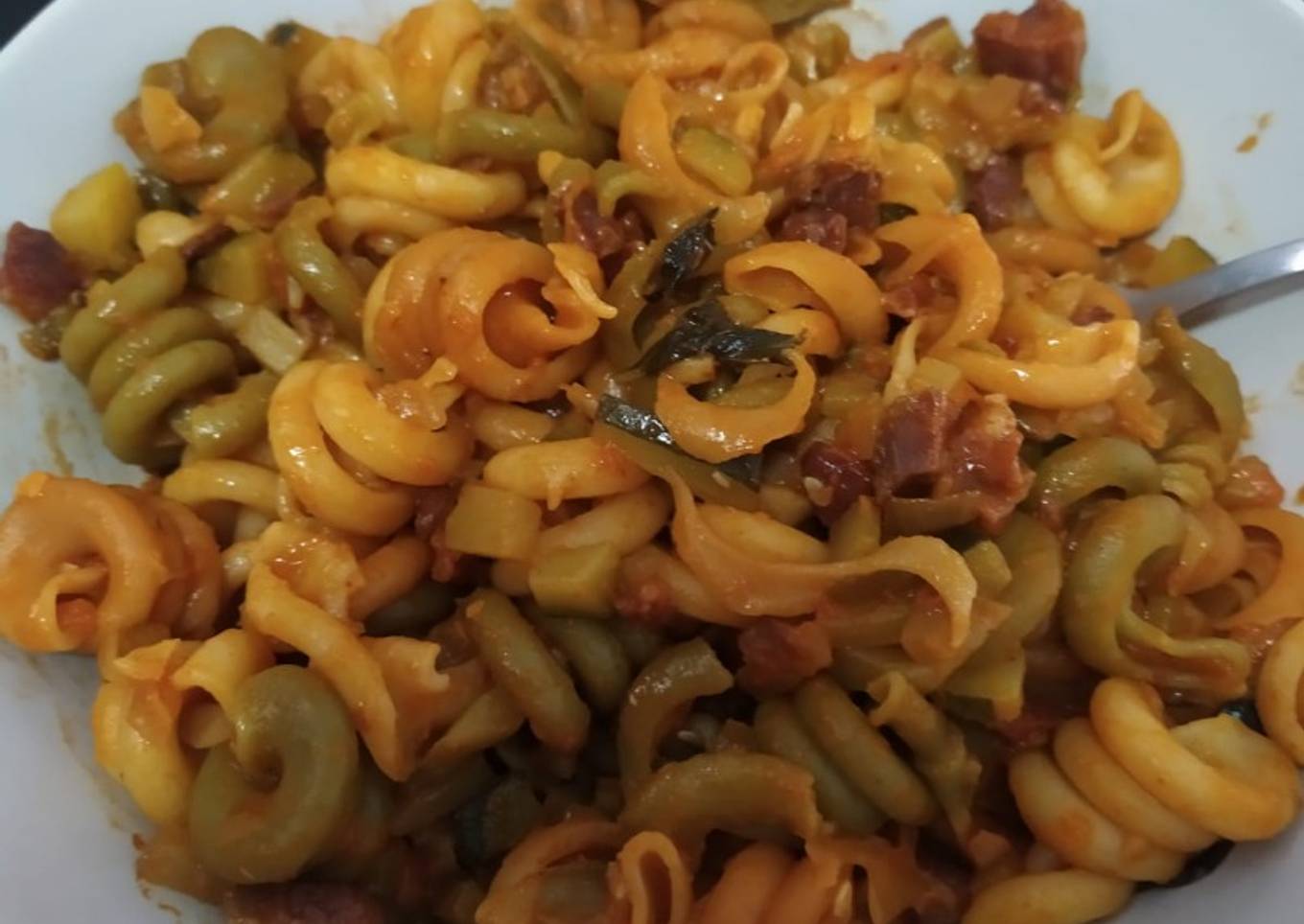 Pasta con calabacín y jamón