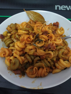 Una foto de Pasta con calabacín y jamón
