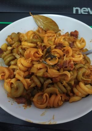 Una foto de Pasta con calabacín y jamón