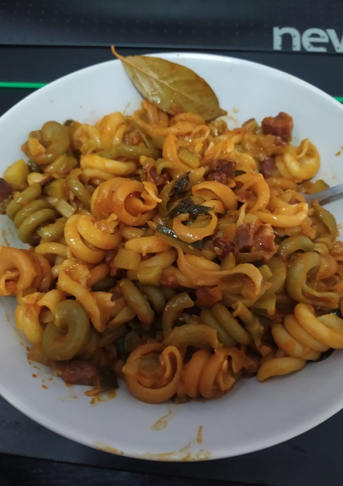 Una foto de Pasta con calabacín y jamón