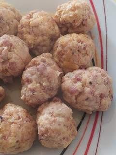 Una foto de Albóndigas para preparar un cocido, con embutidos de Catalunya