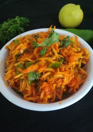 કાચા પપૈયા નું સલાડ(Raw Papaya Salad Recipe In Gujarati) રેસીપી મુખ્ય ફોટો