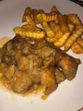 Pedacitos de cerdo con salsa de champiñones y cebolla