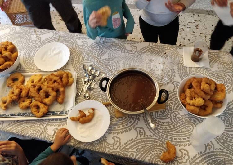 Buñuelos de la abuela con Chocolate a la taza