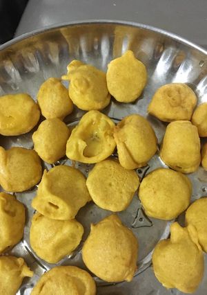 કેળા ના ભજીયા (Kela Bhajiya Recipe In Gujarati) રેસીપી મુખ્ય ફોટો