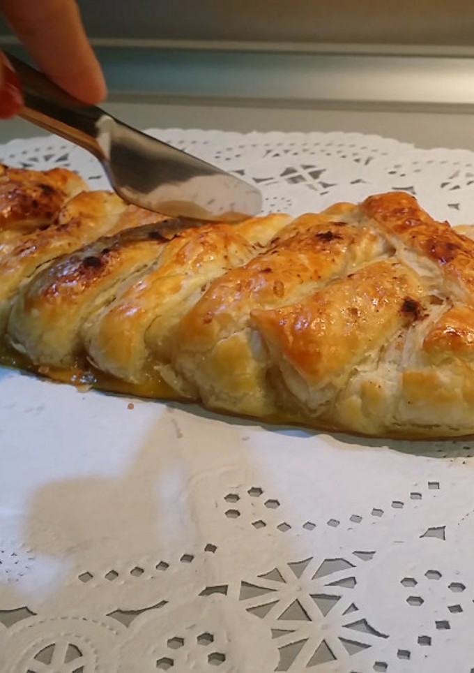 Una foto de Trenza de hojaldre con manzana, canela y nueces